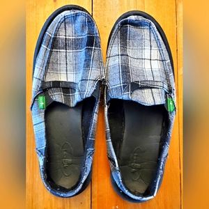 Sanuk shoes. Black and white plaid USA size 9